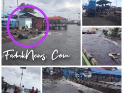 Gelombang Tinggi Lumpuhkan Pelabuhan Bastiong, Kapal Tak Berani Sandar